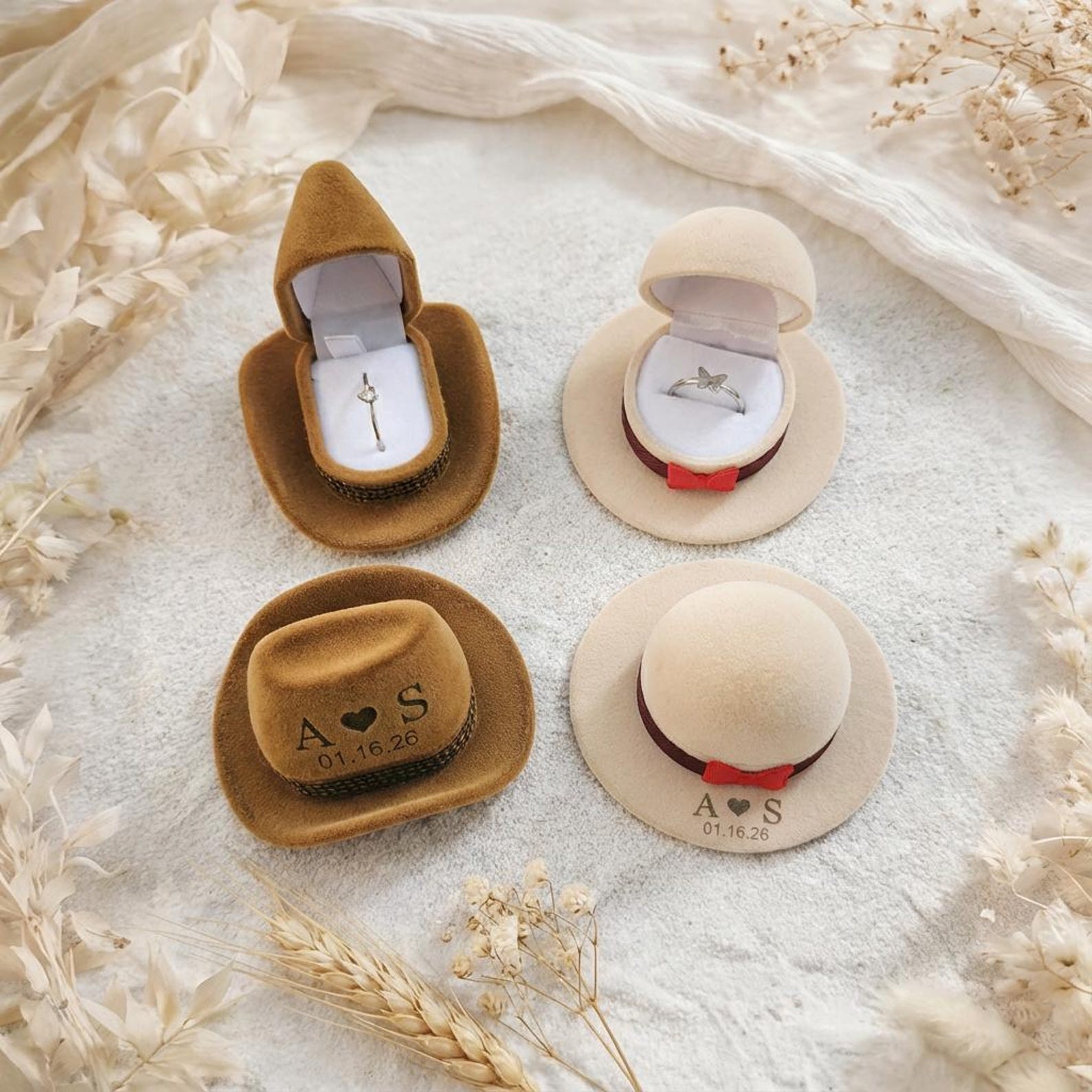 Personalized Cowboy Hat Ring B - Velvet Jewelry Box ulasan dan harga