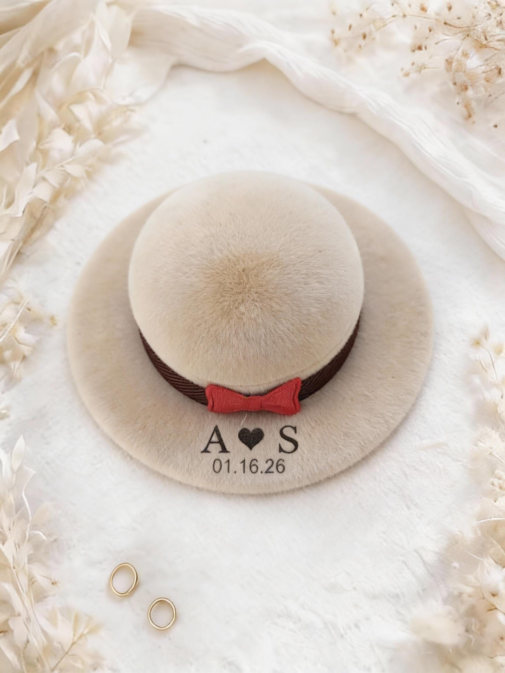 Personalized Cowboy Hat Ring B - Velvet Jewelry Box ulasan dan harga